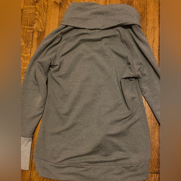 Athleta Cowl Neck Long Sleeved Shirt - Picture 5 of 5